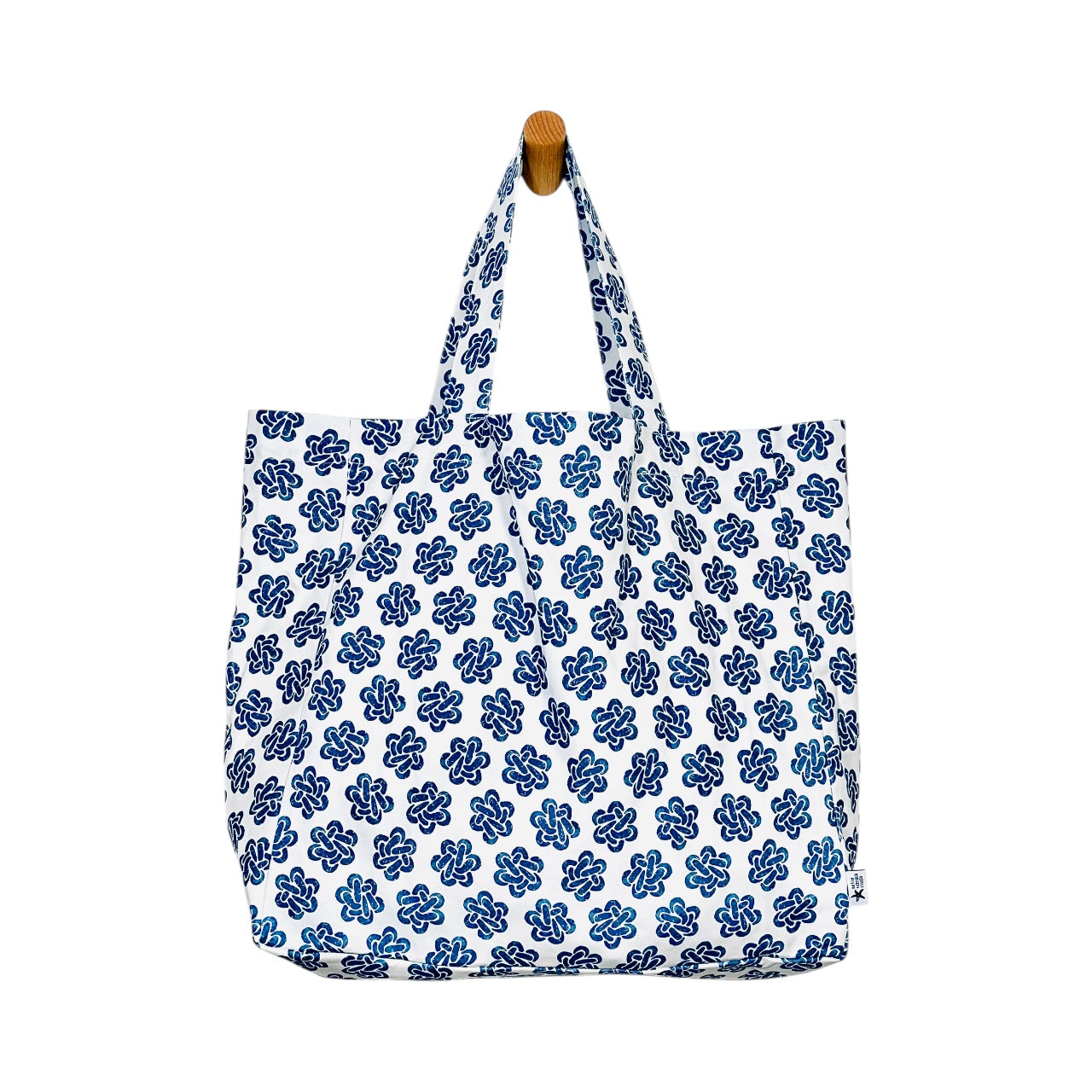 Tuckernuck twist tote bag in eco-friendly cotton with nautical knot design